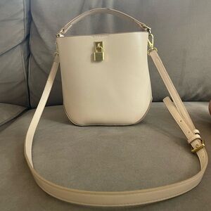 Mango cream crossbody bag